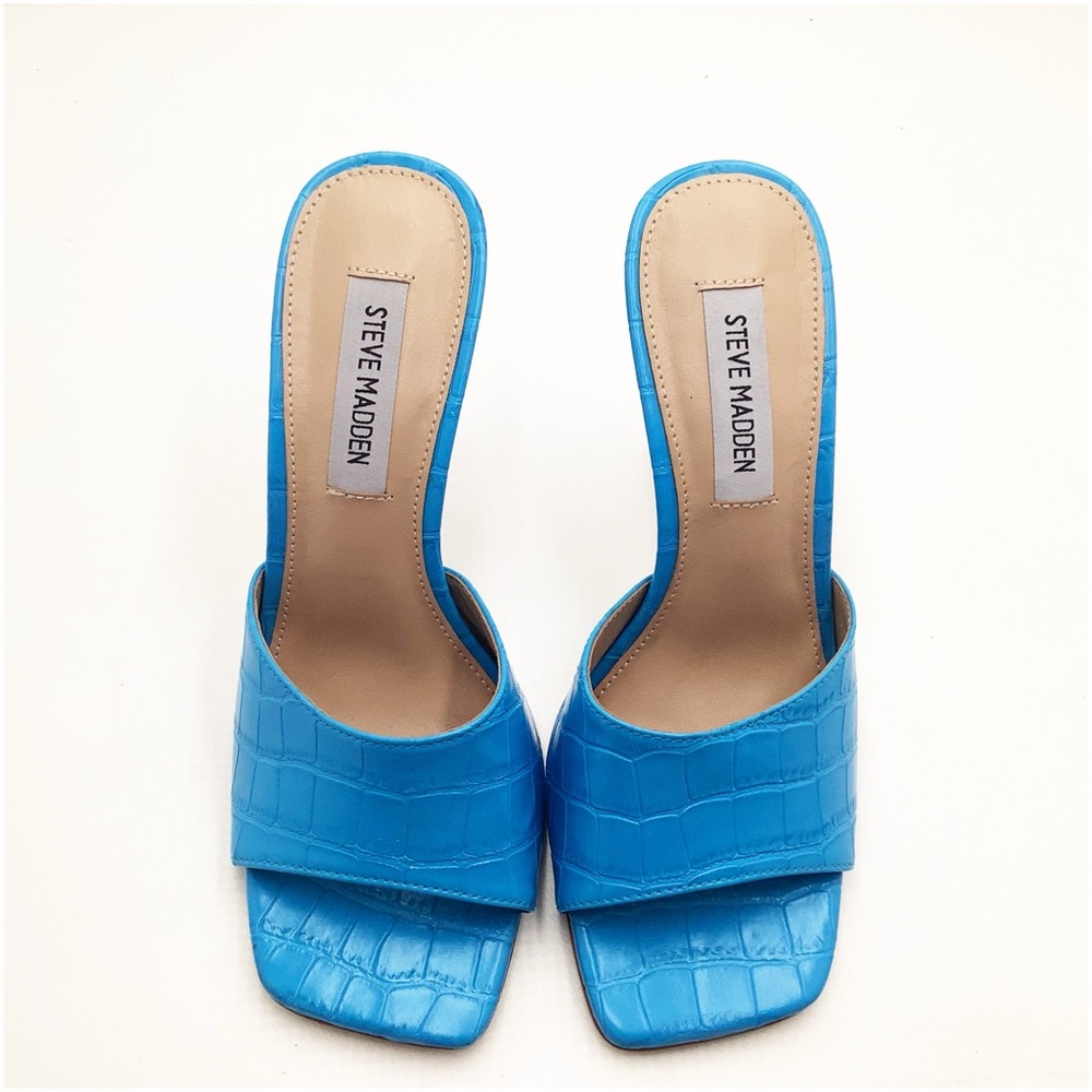 🆕{Steve Madden} Signal Croc Embossed sandals